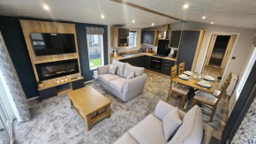 Luxury Hot Tub Lodge Meadow Lakes Cornwall